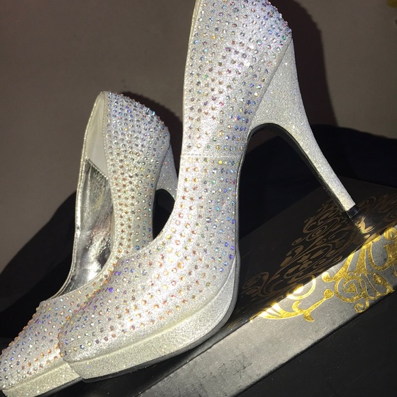 Heels - Picture 1 of 2